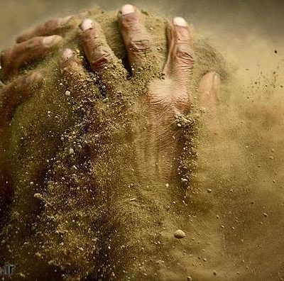 با خنجری تیز
